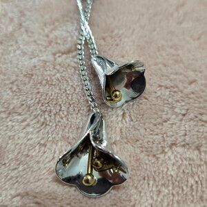 Avon Silver Tone Necklace w/ Tulips